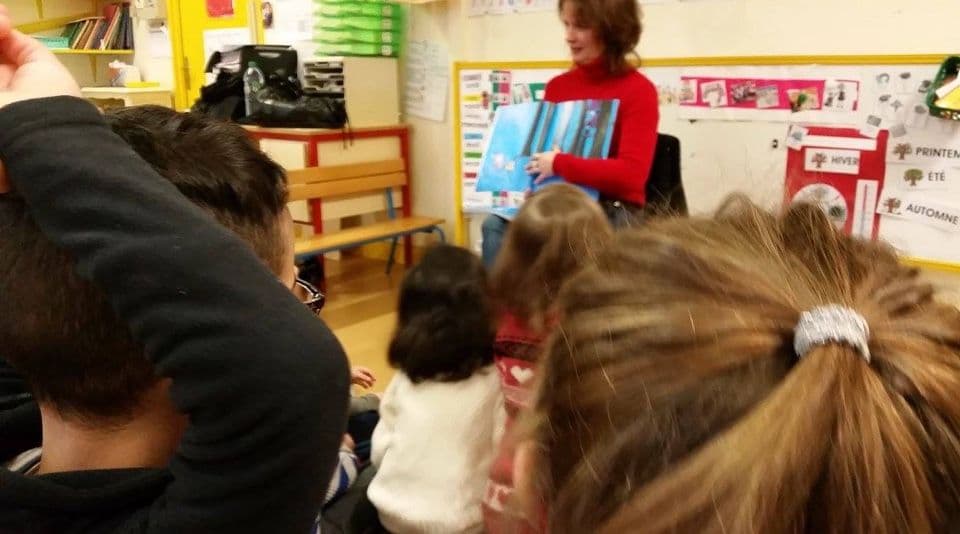 011=Dans une classe d’Argenteuil, lecture de Au lit, les affreux ! Photo de Anne Isaac, 2016_In a classroom, reading of Au lit, les affreux ! Picture from Anne Isaac, 2016.jpg
